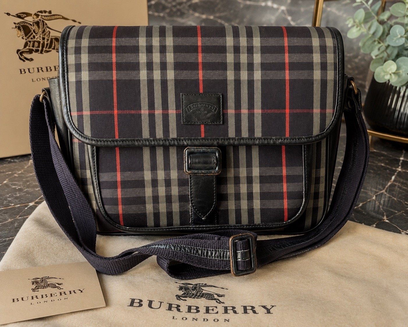 Authentic Burberry Nova Check Messenger Bag Navy Leather Canvas Crossbody Laptop