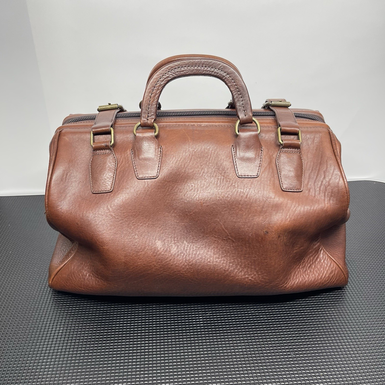 Duluth Trading Co. Lifetime Leather AWOL Bag Doctor Weekender Overnight Duffle