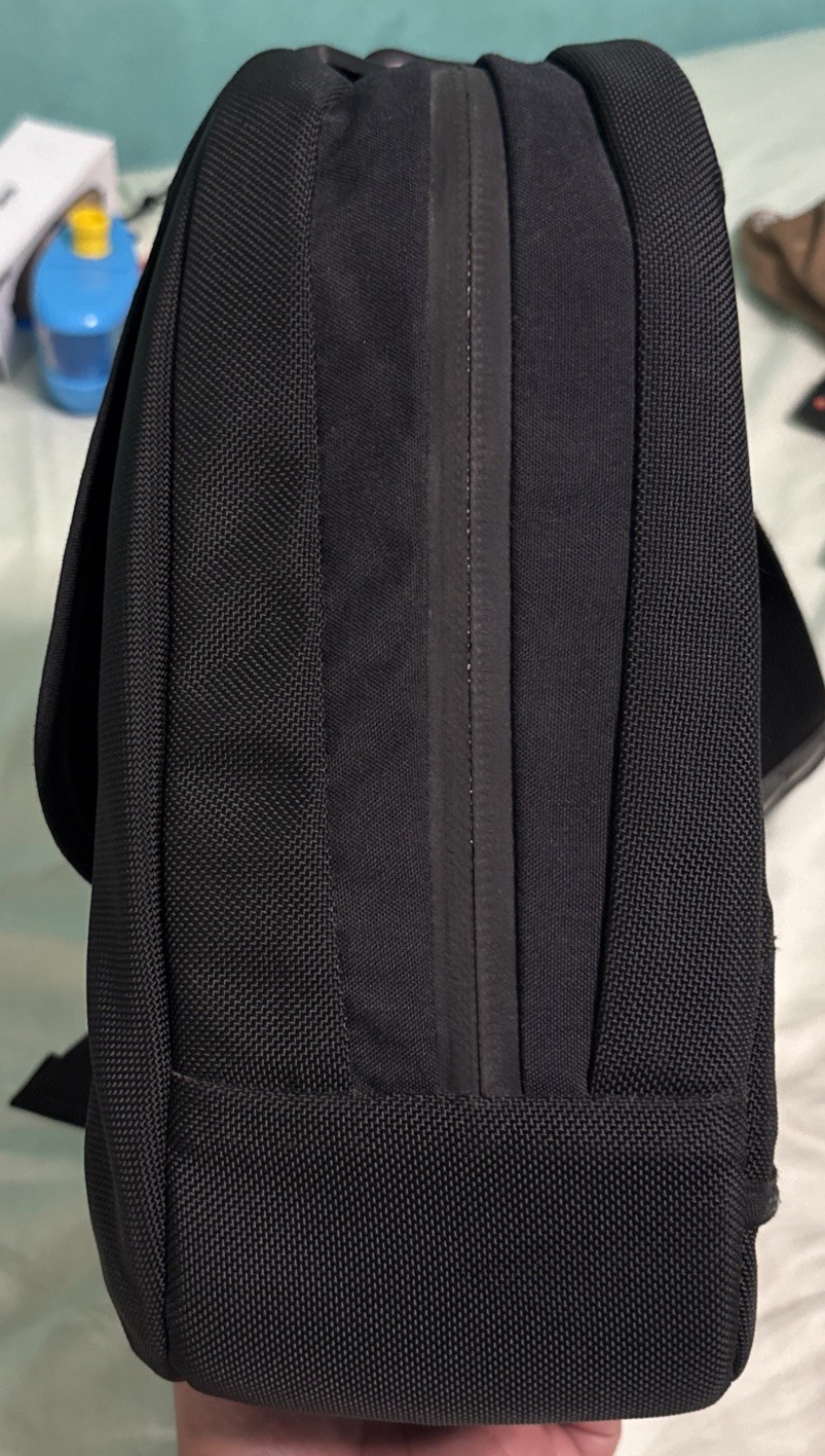 TOM BIHN Zephyr briefcase Laptop Bag Nylon Messenger w/ Shoulder Strap EUC 18”