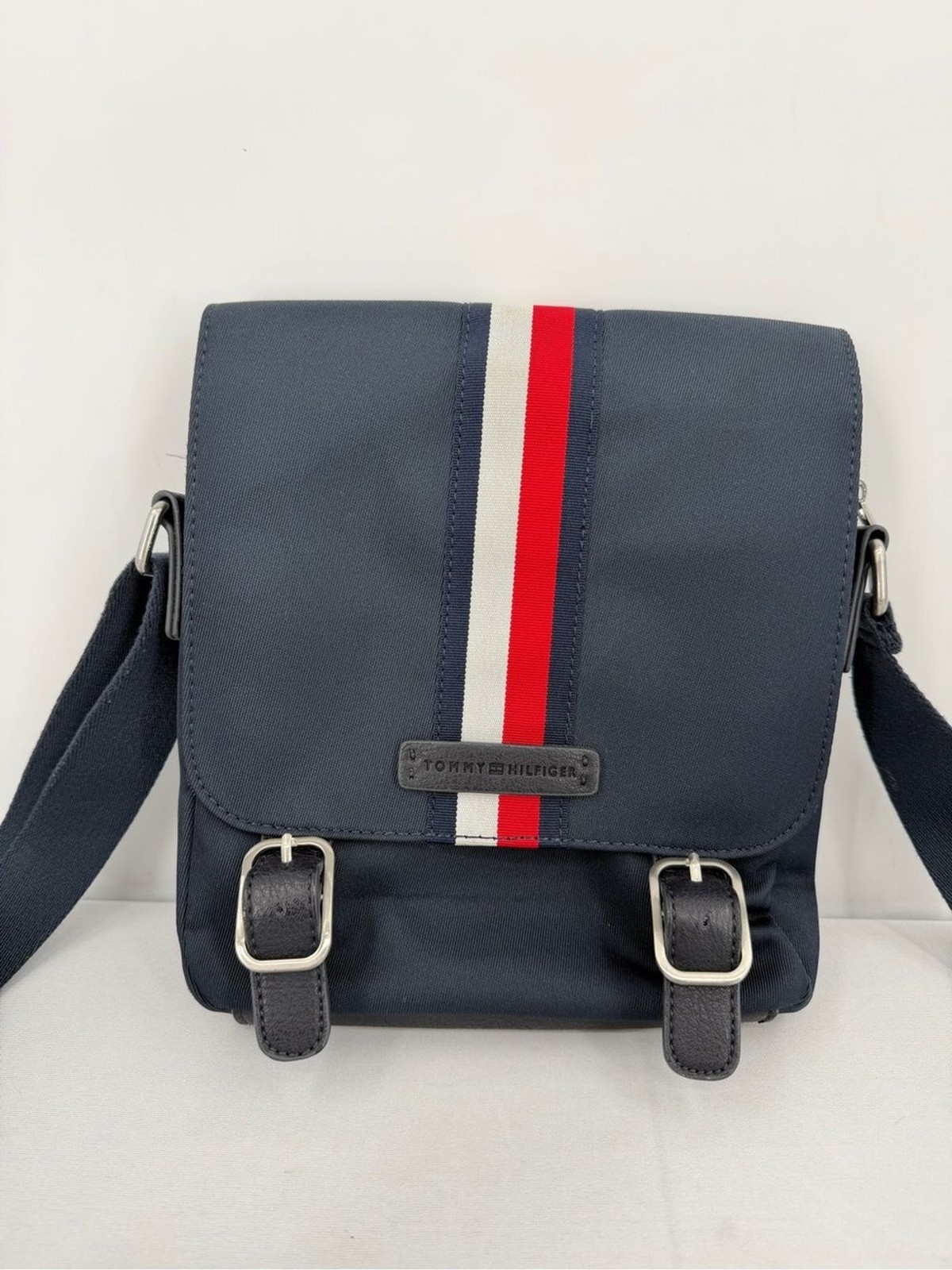 Tommy Hilfiger Men’s Navy Messenger crossbody Bag Travel everyday work casual