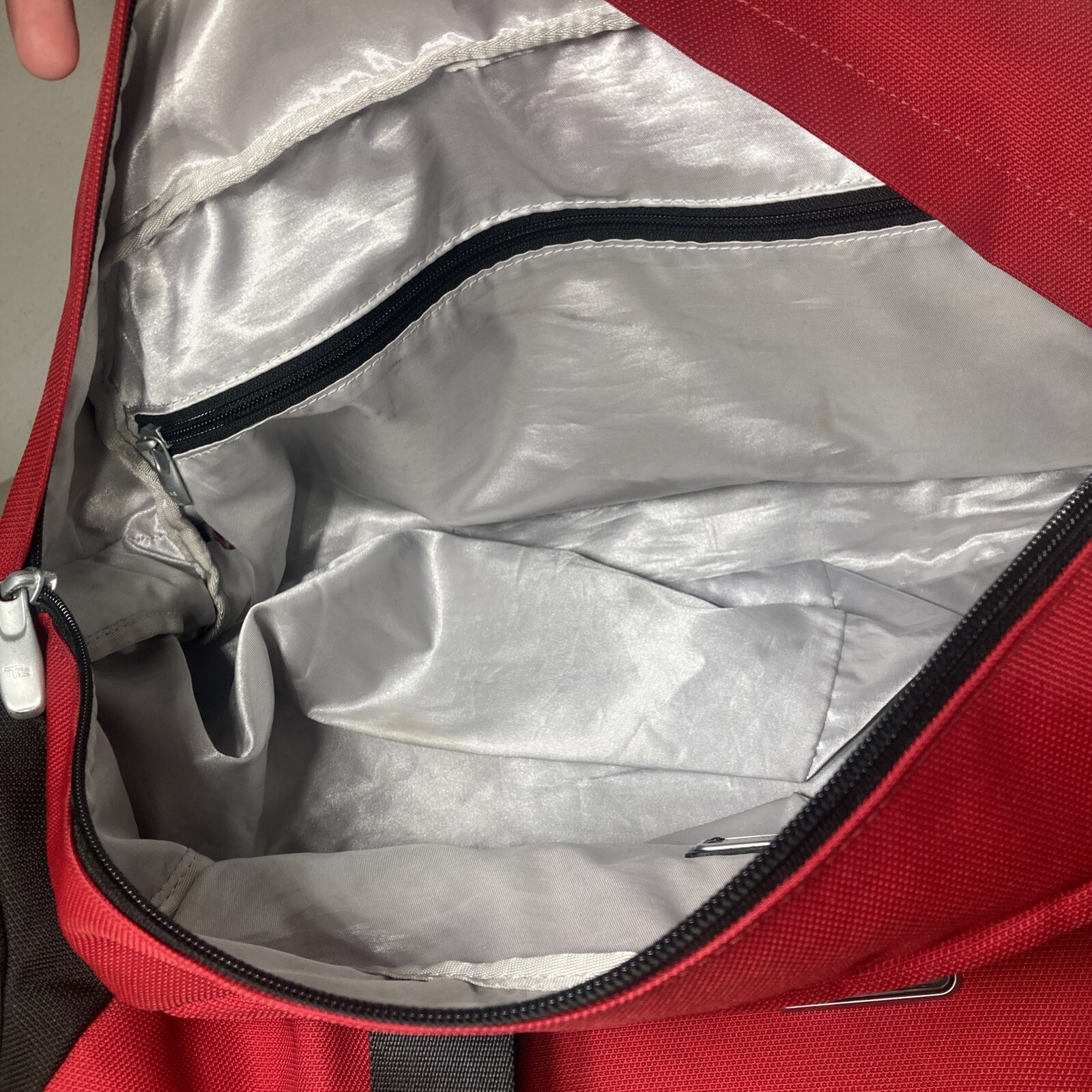 RARE! TUMI ALPHA SPORT 6645D Red Black Nylon Carry On Gym Duffle Bag READ DESCR