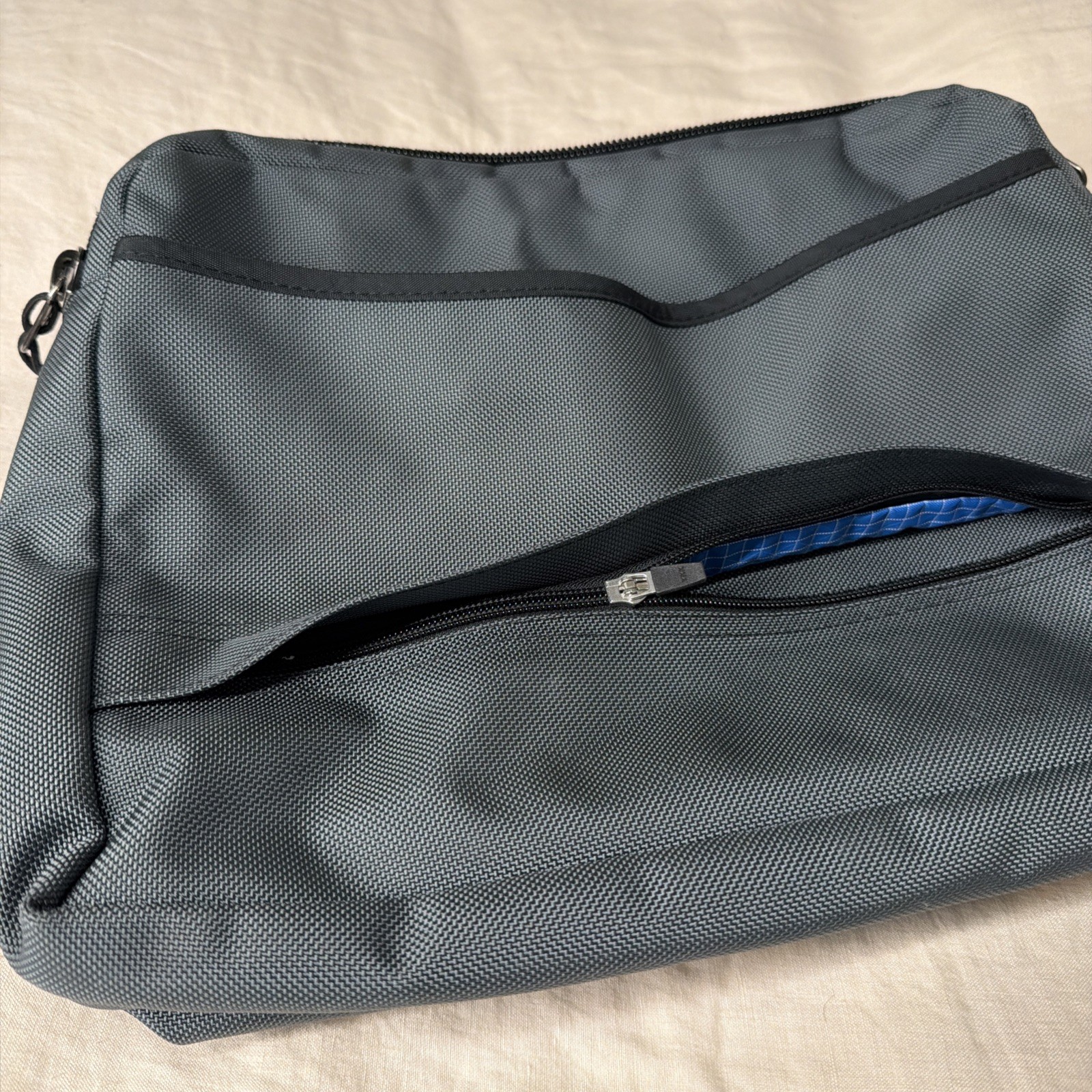 Tom Bihn Pilot Steel Grey 1050 Ballistic Island Blue 200 Halcyon (Discontinued)
