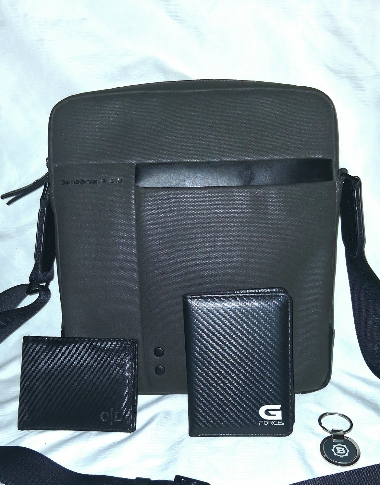 SAMSONITE Red Crossbody Bag Accessories Wallet Passport Travel Case Keyring New!