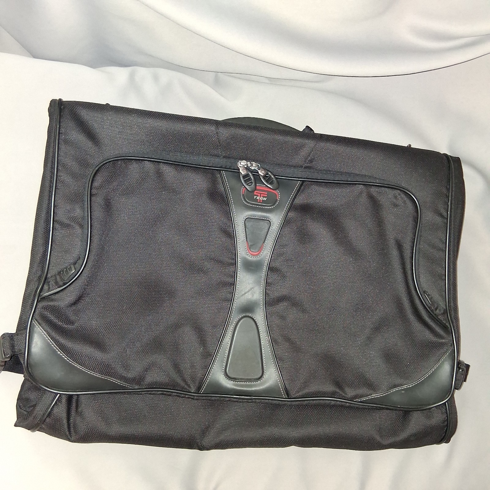 22” Tumi T-Tech 5536D Black Gray Tri-Fold Nylon Travel Garment Bag Suit Bag