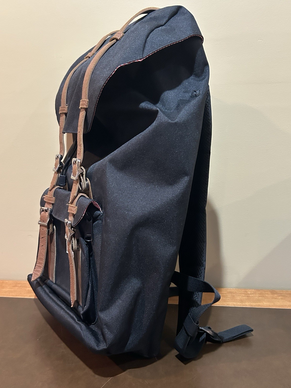 Herschel Little America Backpack Black Brown Leather Straps Laptop Red/white In