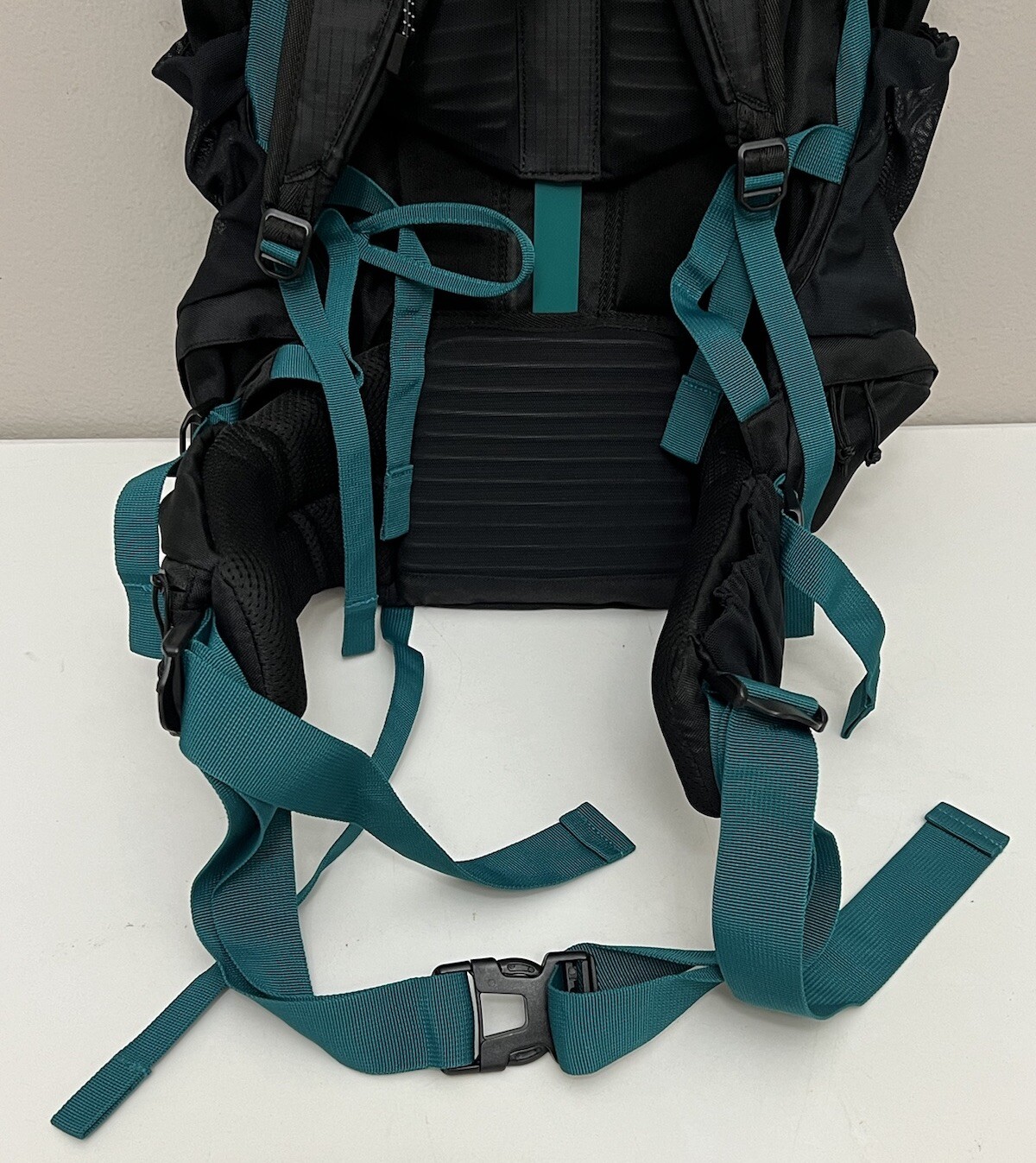 High Sierra Pathway 2.0 75L Hiking Backpack Bag With Hydration Storage Black New