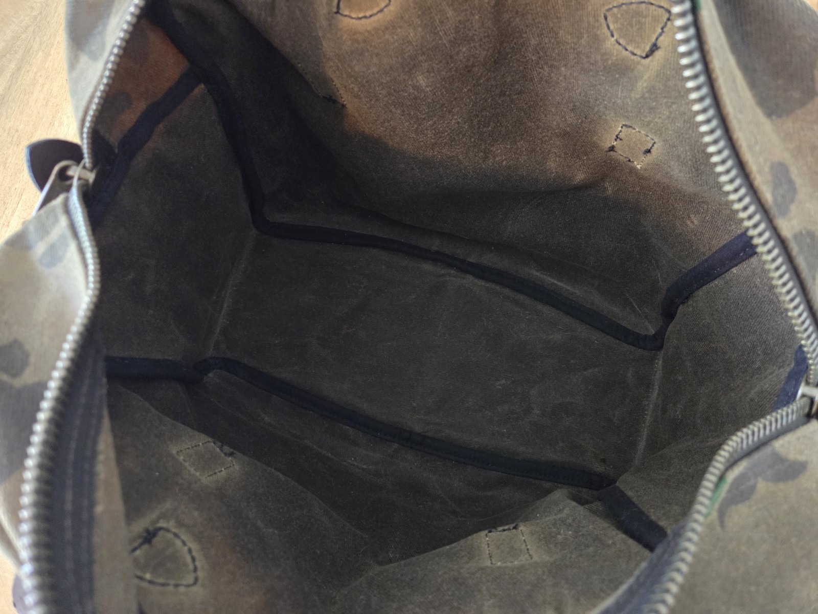 Filson Waxed Rugged Twill Tote Bag With Zipper | Dark Shrub Camo | Ltd. Edition
