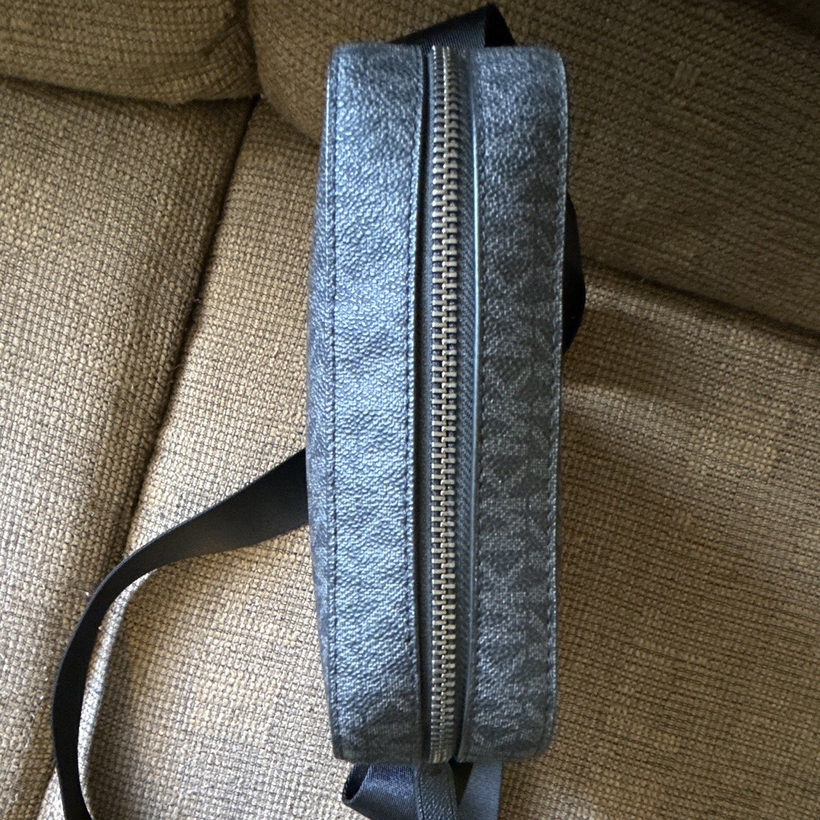Michael Kors Men’s Gray/Black Logo Small Zip Crossbody Bag Adjustable Strap