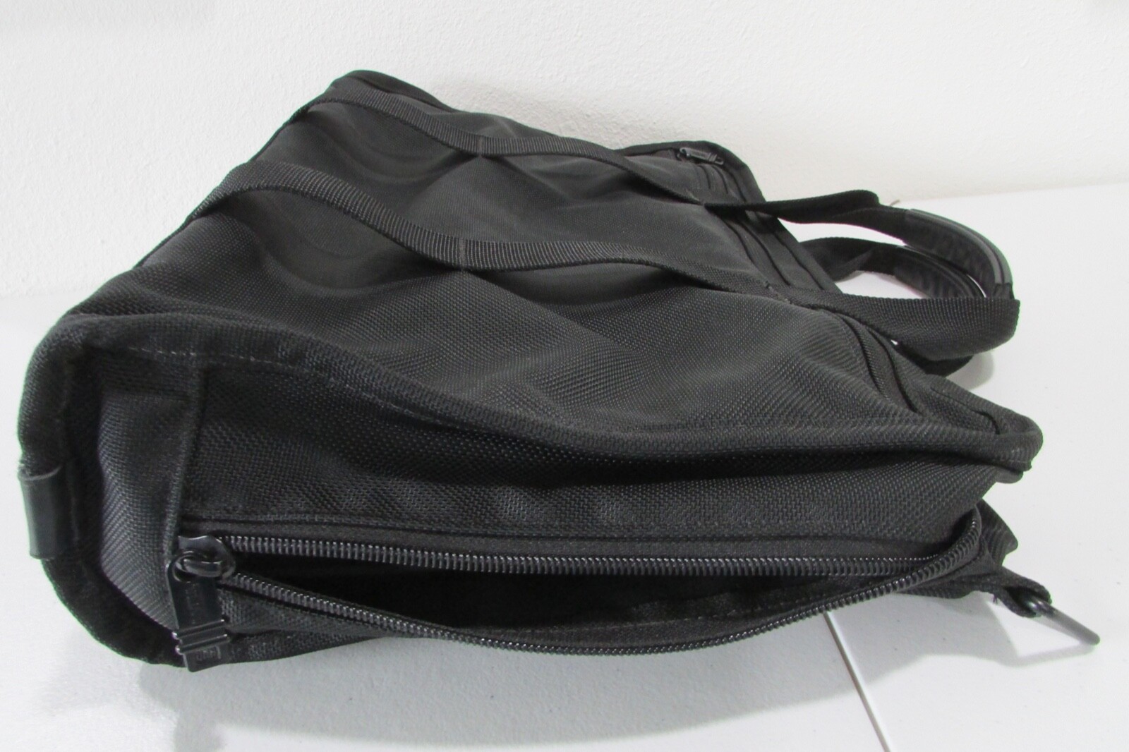 Tumi Black Ballistic Nylon Briefcase Padded 15″ Laptop Messenger Bag wTop Handle