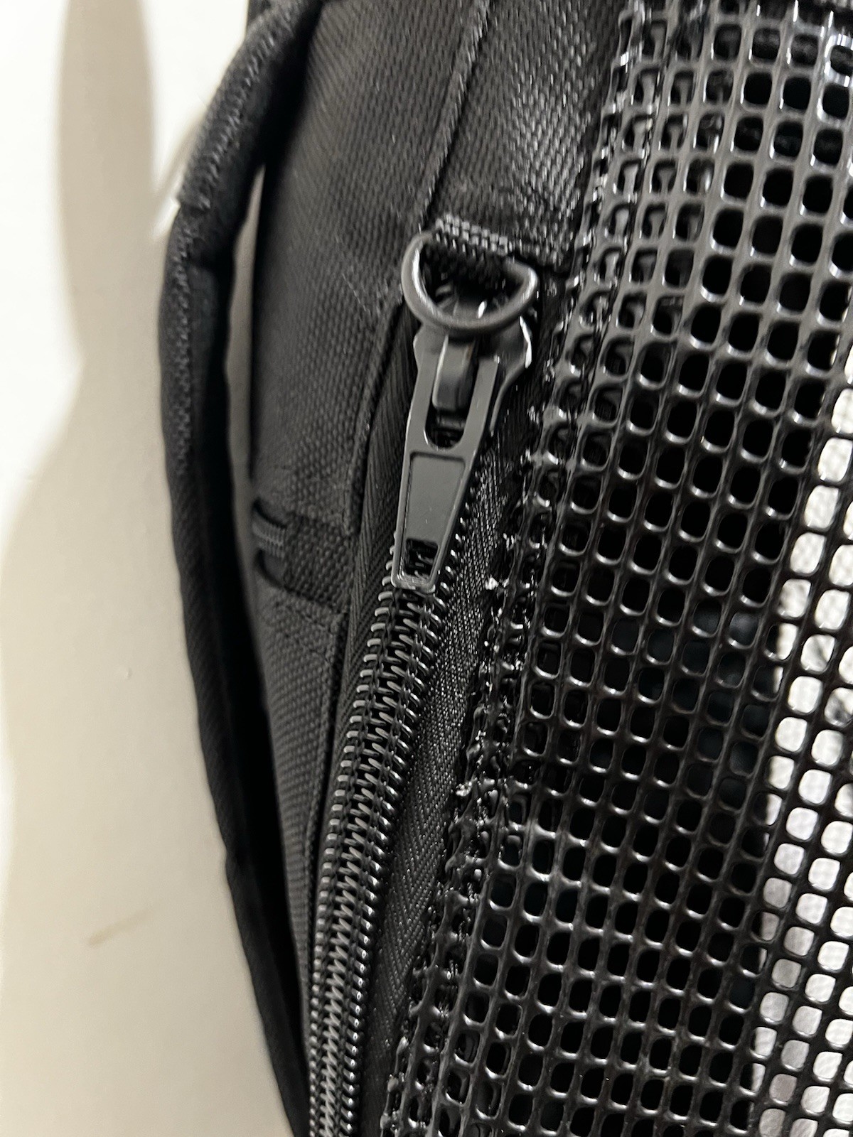Aropec BG-CU34 mesh gear backpack — 29.3/4″ x 15.1/2″ in diameter