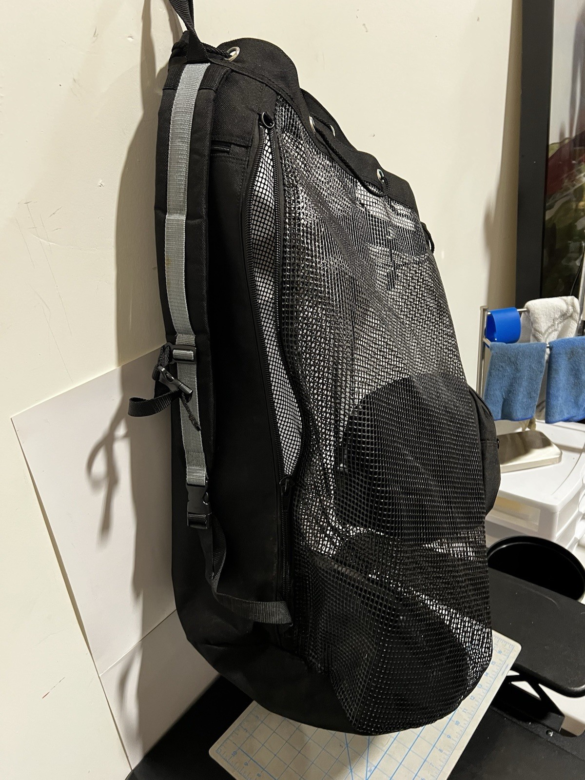 Aropec BG-CU34 mesh gear backpack — 29.3/4″ x 15.1/2″ in diameter