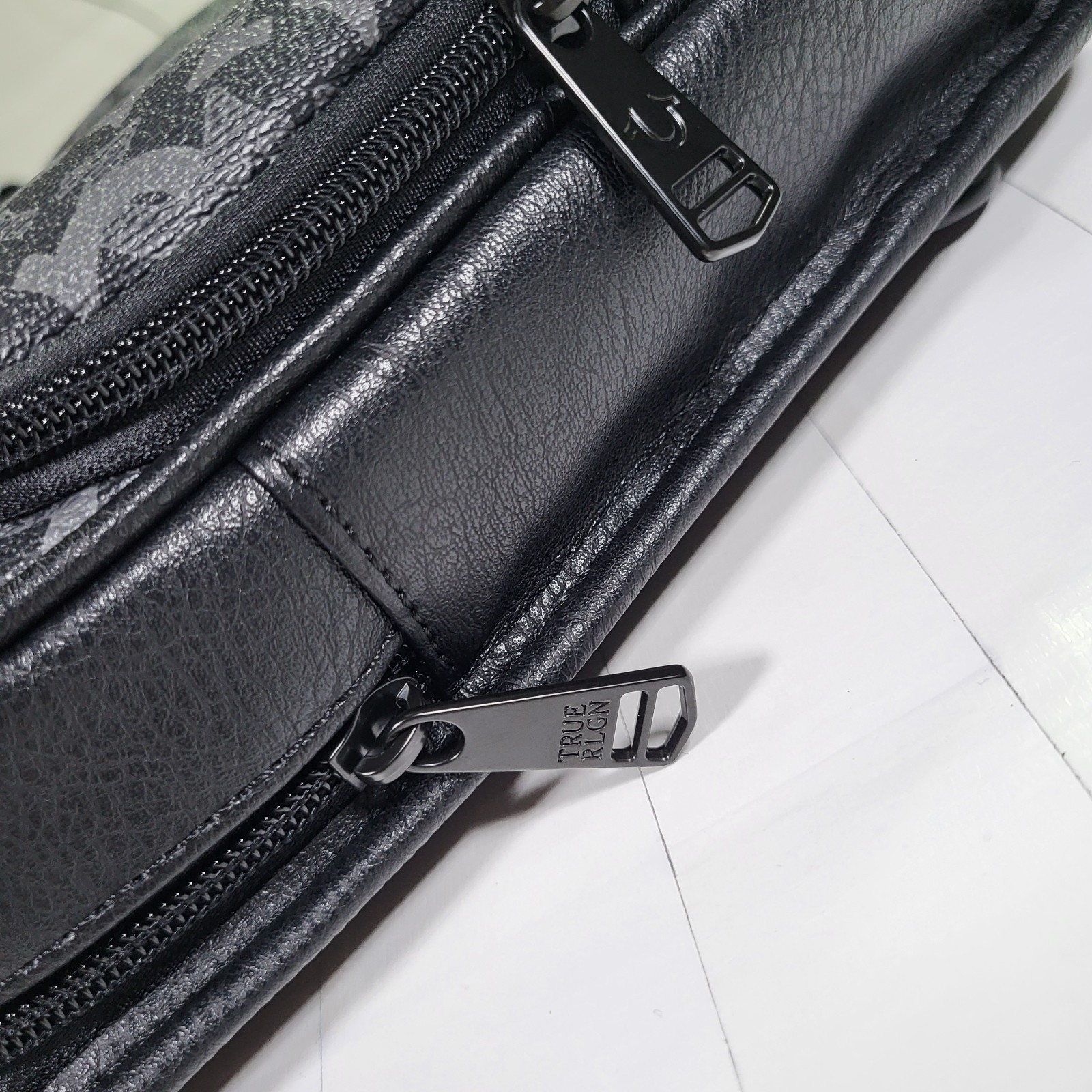 True Religion Black Gray Sling Bag Men’s New With Tags Farro II TR104445