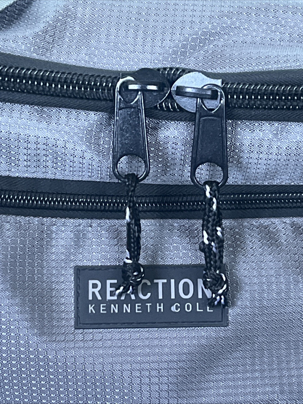 EUC Kenneth Cole Reaction Medium Rip-Stop Duffel Gym Bag GRAY + BLACK MSRP $110