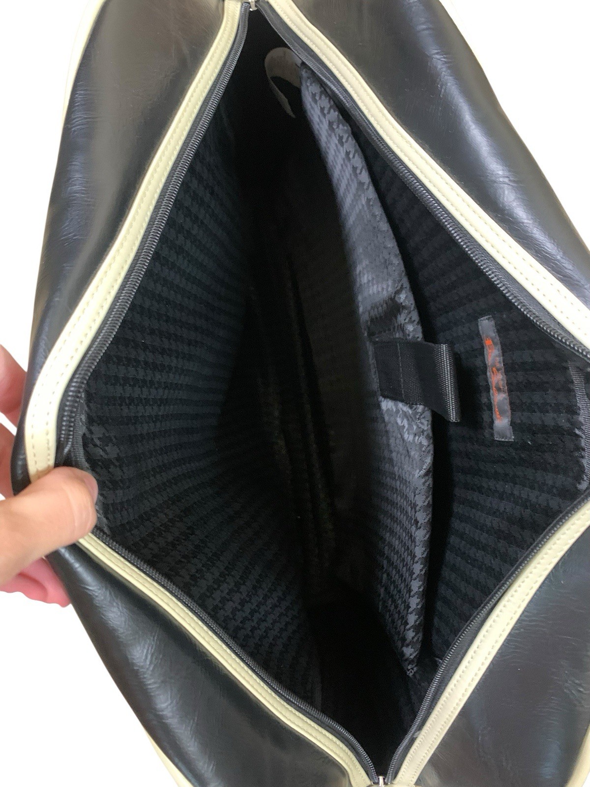 Ben Sherman Black Cream Retro Messenger Bag Y2K Travel Weekender Crossbody