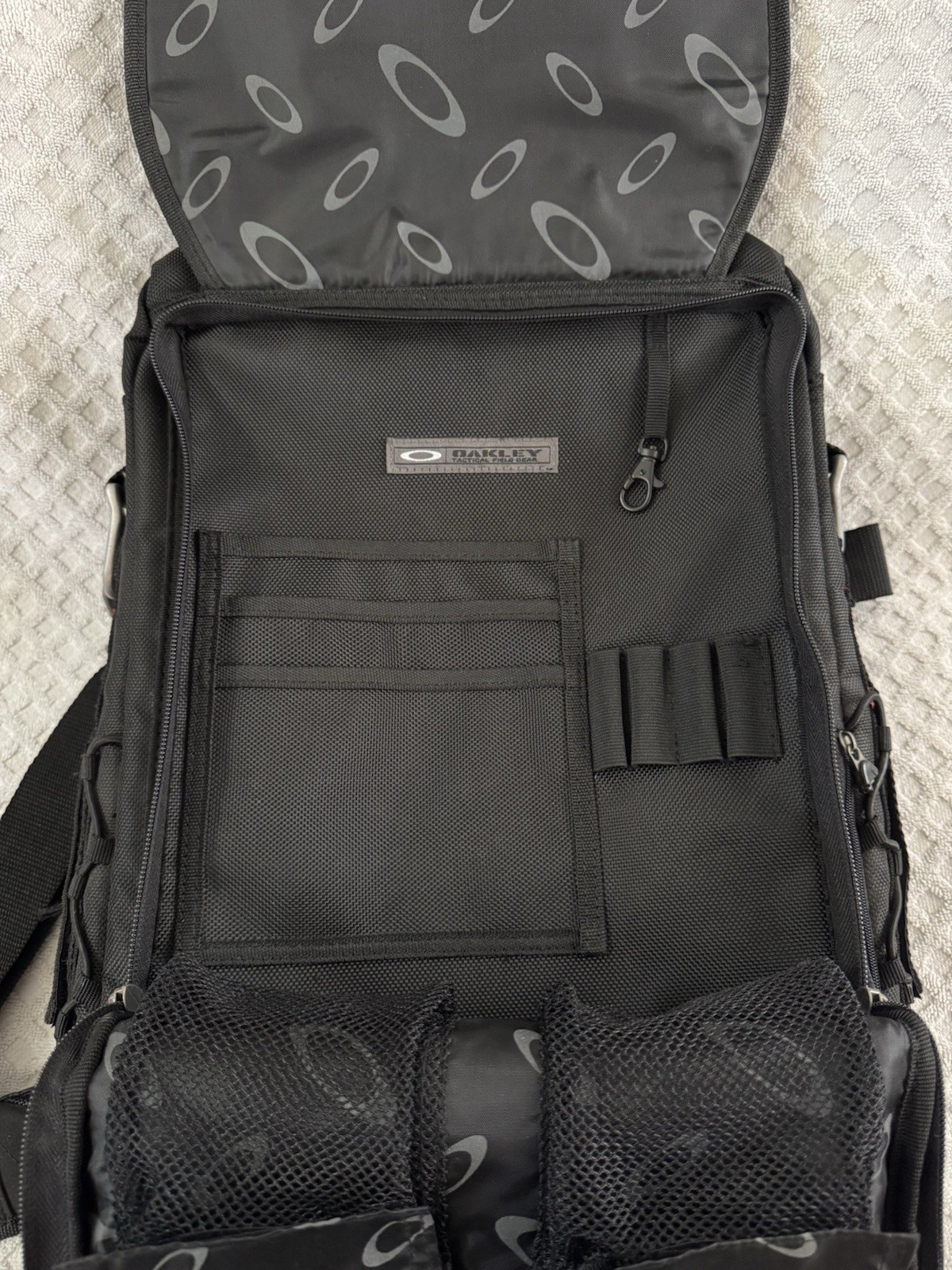 Oakley Tactical Field Gear Vertical Messenger Day Pack Laptop Bag Black Vintage