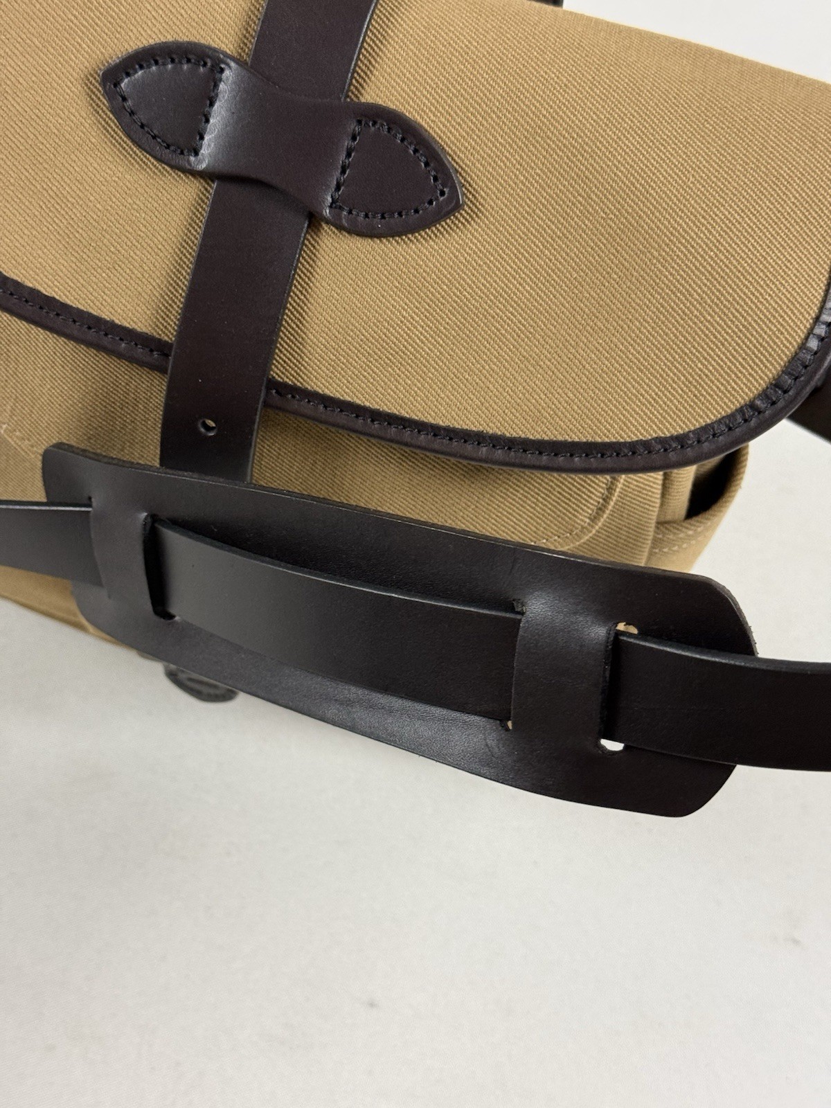 FILSON SMALL RUGGED TWILL FIELD BAG TAN NWT
