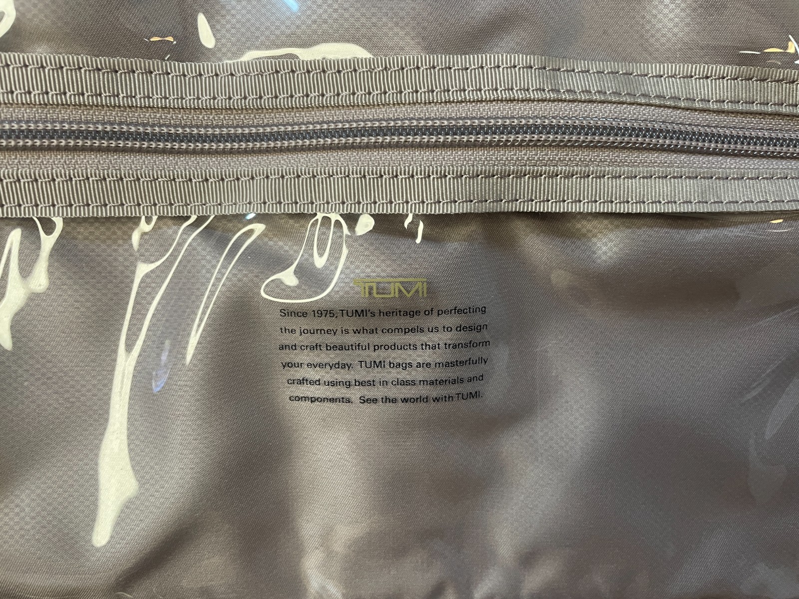 NWT TUMI MELISSA COSMETIC HANGING ZIP AROUND TRAVEL BAG MAKEUP BLACKBERRY