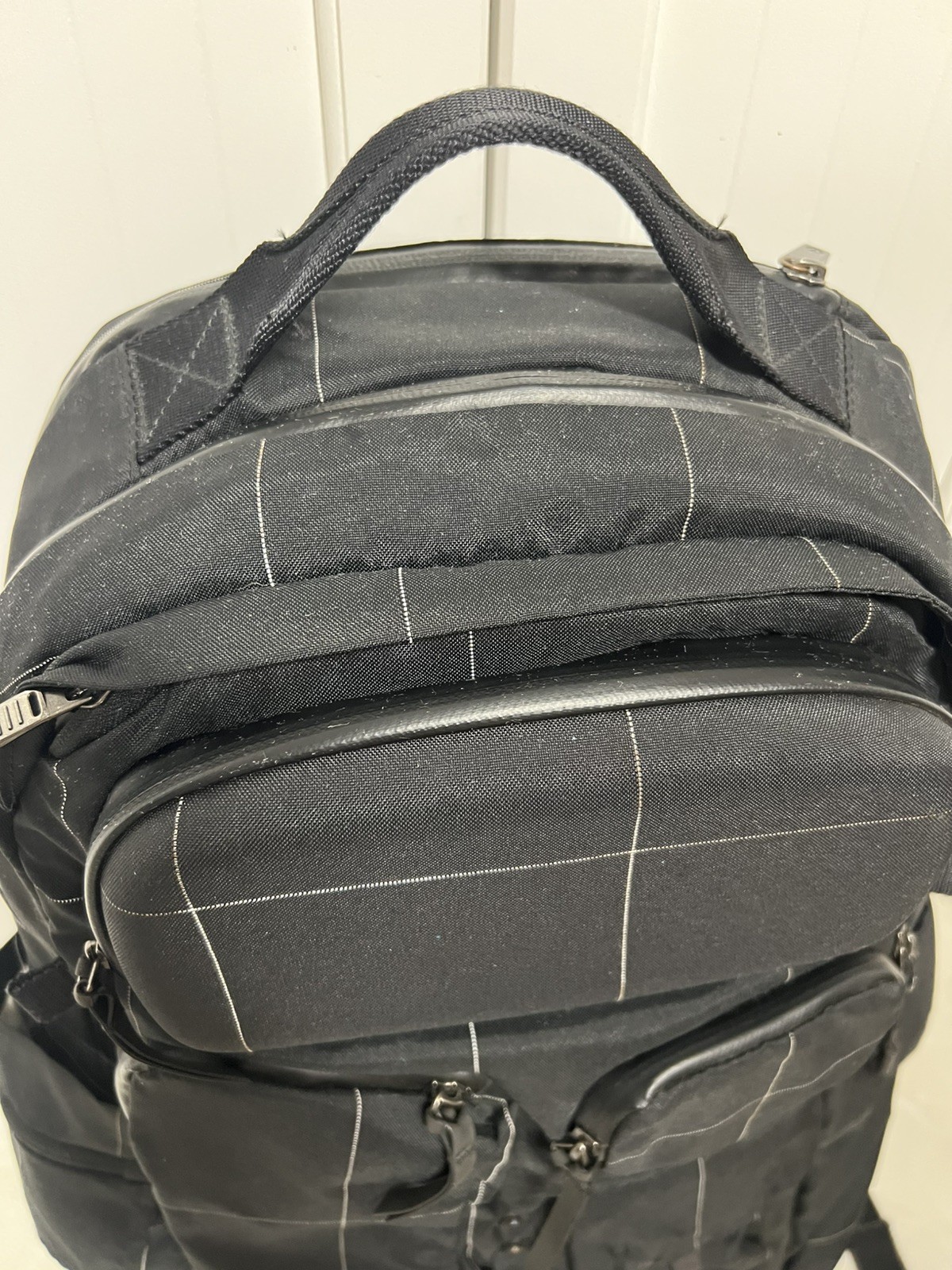 Lululemon Cruiser Backpack bag 22L Rare Out Of Print. Pin stripes. Complete