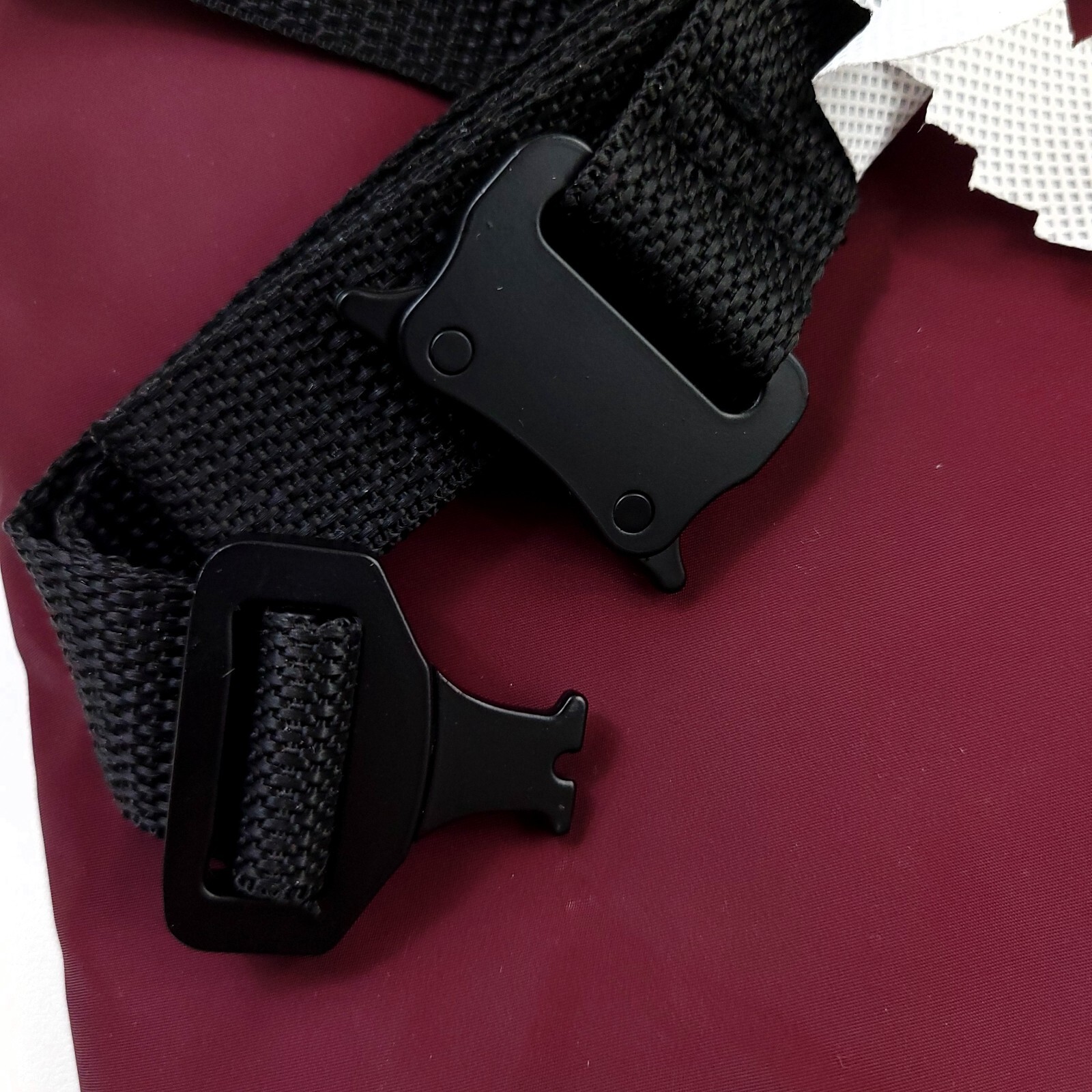 STEVE MADDEN Zip Top Crossbody Man Bag 8 X 6 X 1 Oxblood Dark Red Quick Release