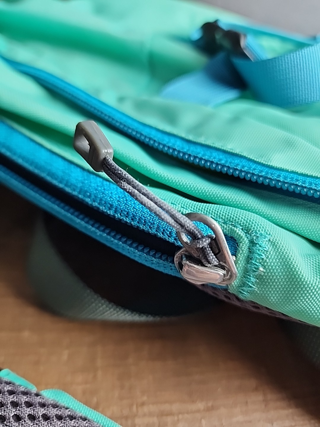 Patagonia Crossbody Sling Strap Backpack Blue/Teal Hiking Travel Outdoor-Read!
