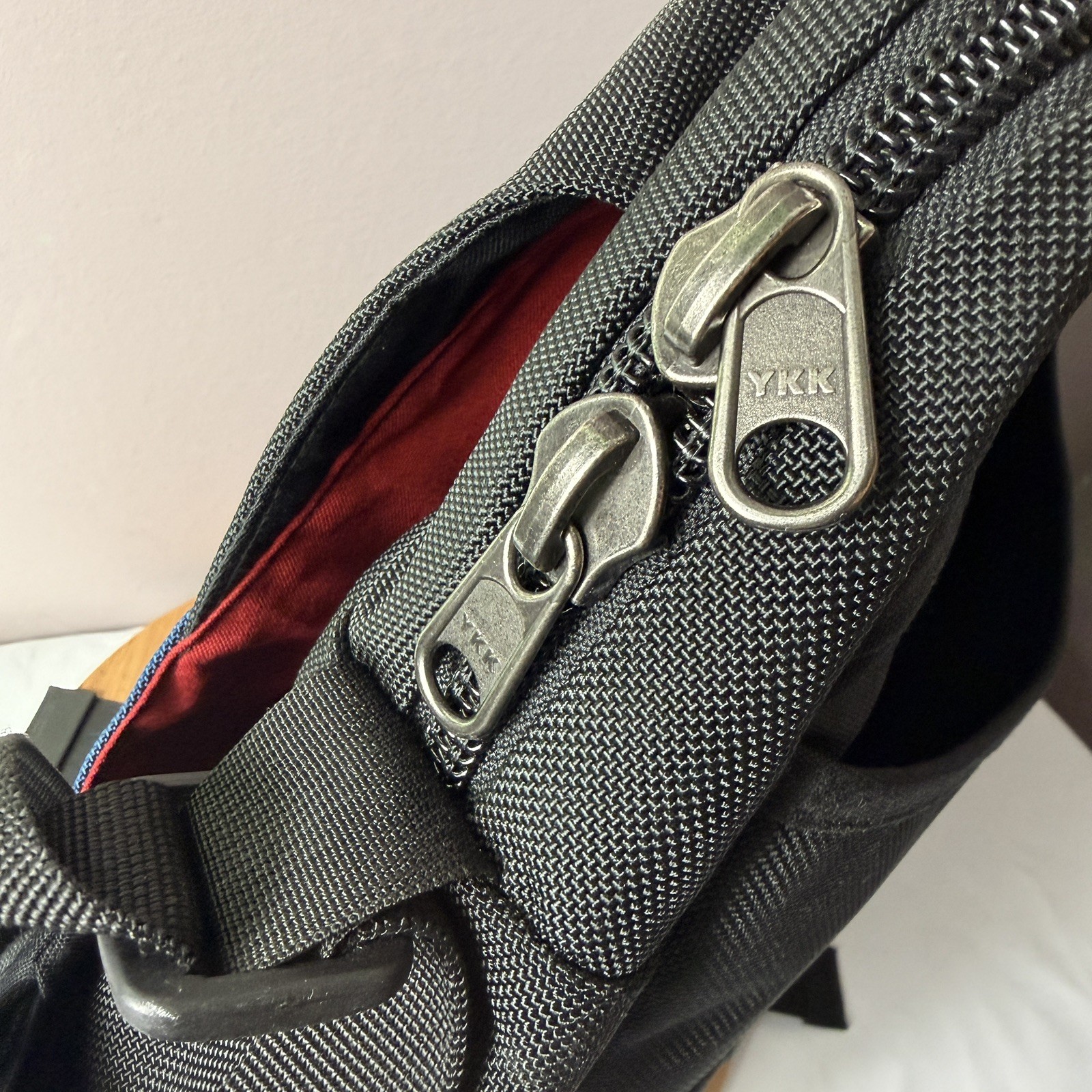 Tom Bihn Super Ego – Messenger Bag – Made in USA – Large Nylon Laptop Bag