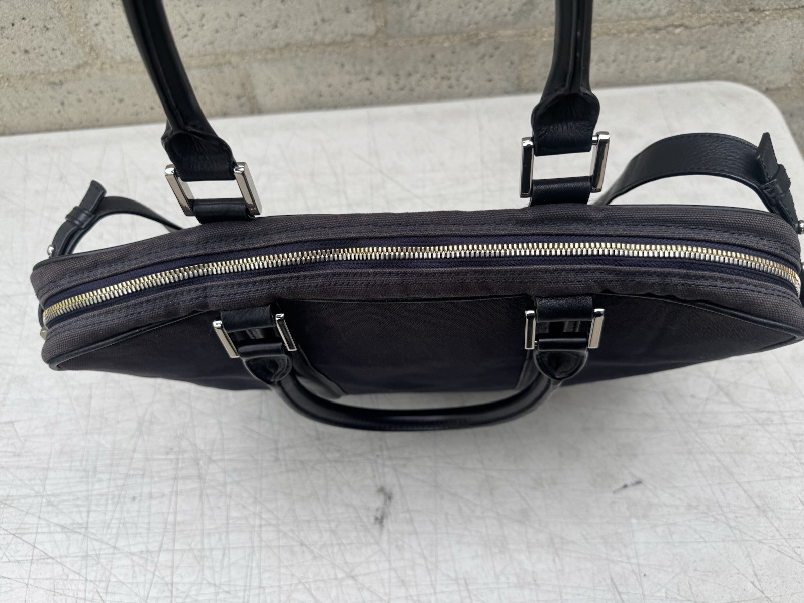 WANT Les Essentiels De La Vie Organic Heathrow Commuter Messenger Bag Black used
