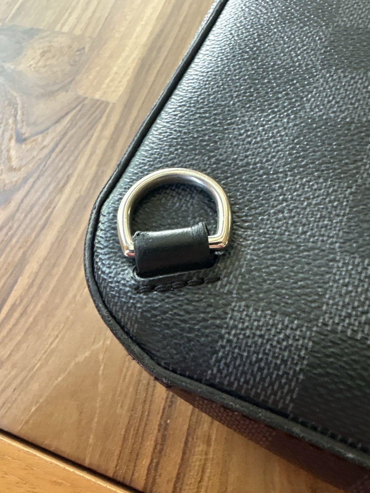 Authentic Louis Vuitton Avenue Sling Bag