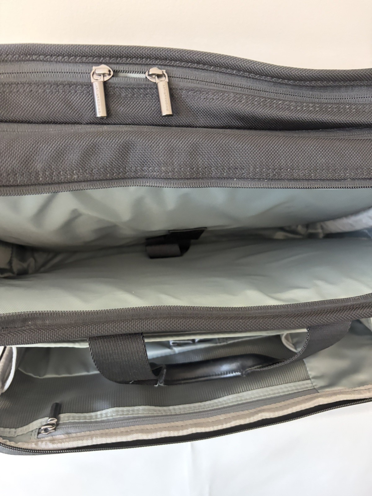 Briggs & Riley KB402X-4 @Work Expandable Briefcase Messenger Bag Black 17″ EUC