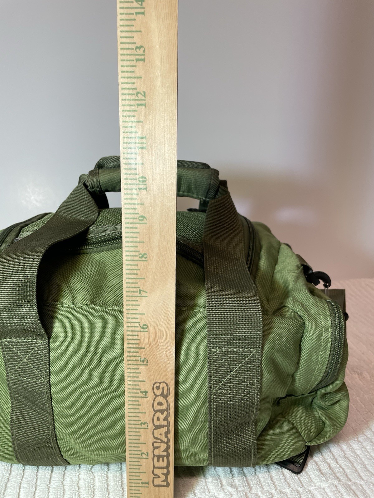 Cabela’s Green Nylon Shoulder Bag Zip Closure Padded Strap with Pockets