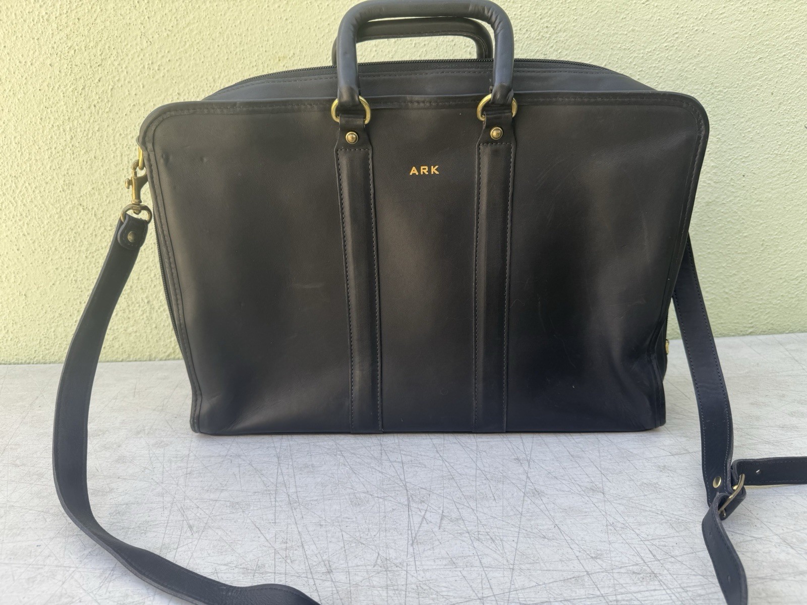 Vintage SCHLESINGER Black LEATHER BRIEFCASE Cowhide Shoulder Strap 17” X 12”