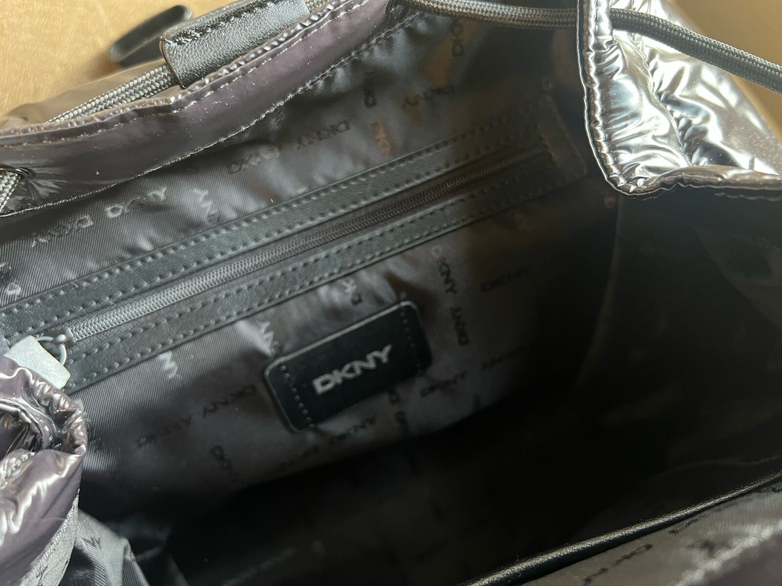 DKNY DONNA KARAN COOL BLACK AVIA PUFFER SIGNAGTURE BACKPACK 1 SZ