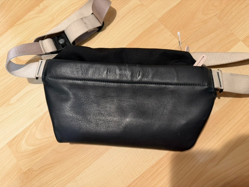 Bellroy Black Leather & Cream Nylon Sling Crossbody Bag Unisex 10L Outdoor