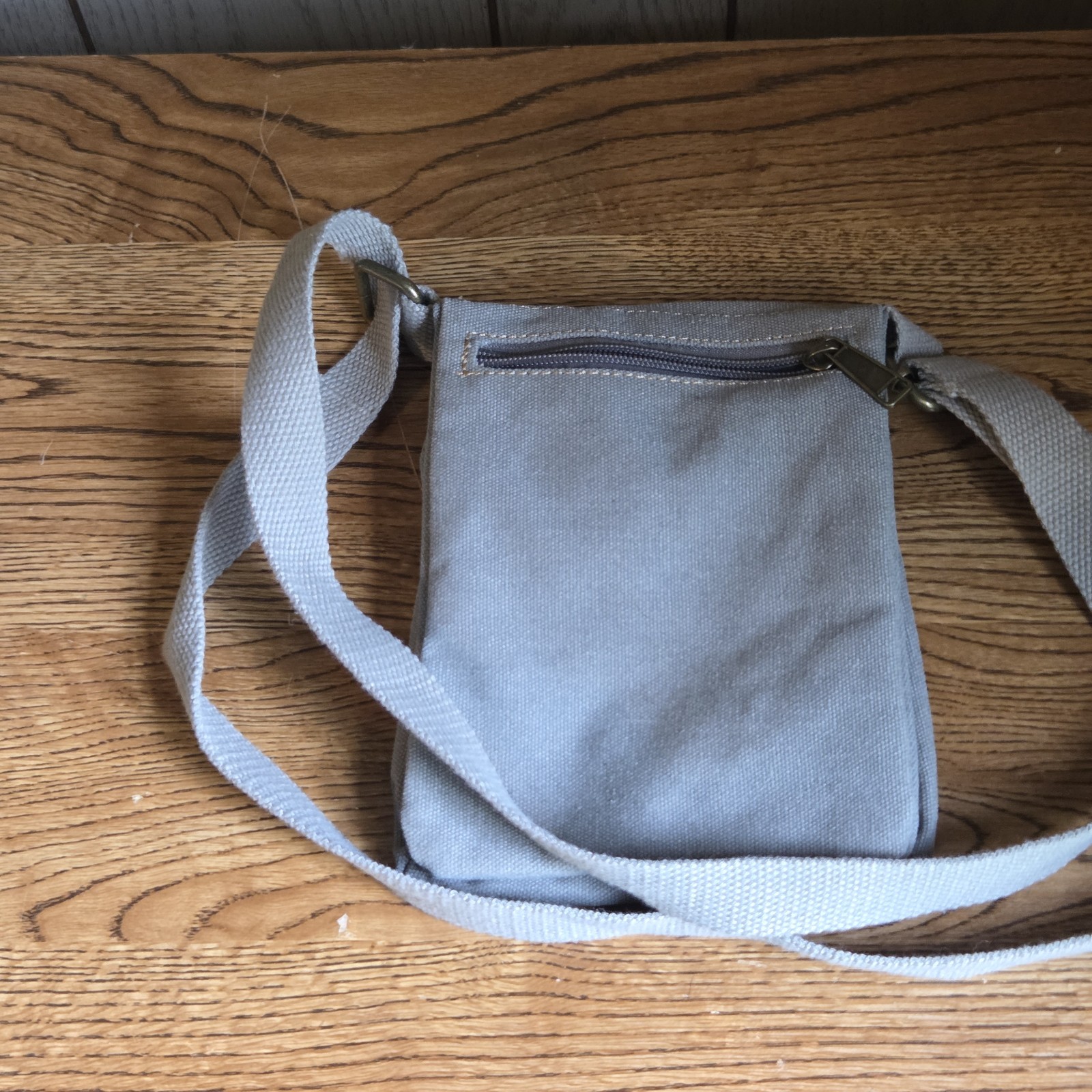 Prairie Schooner Gray Small Crossbody Adjustable Strap Zip Magnetic Outer Pocket