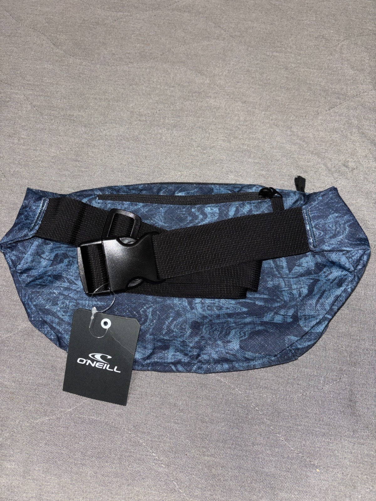 O’Neill Longhaul Waistpack New With Tags 4L Navy pattern 10-3/4″x6’x1.75″