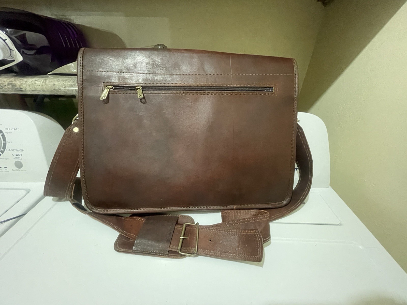 Cuero Brown Large Men’s Messenger Bag Buckle/Zip, Adjustable Cross-Body, Pockets