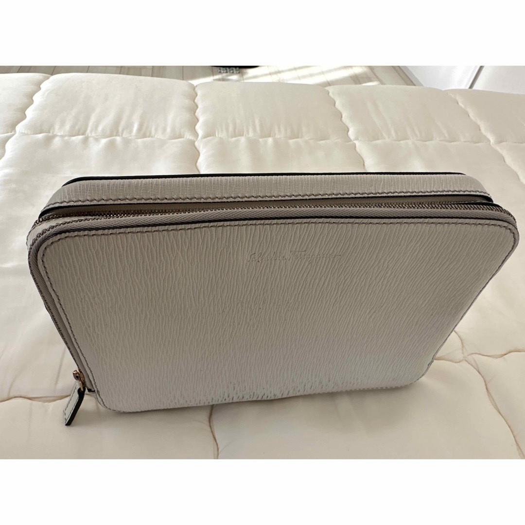 Ferragamo Men’s Business Second Clutch Bag White Leather Authentic 16×23.5x5cm