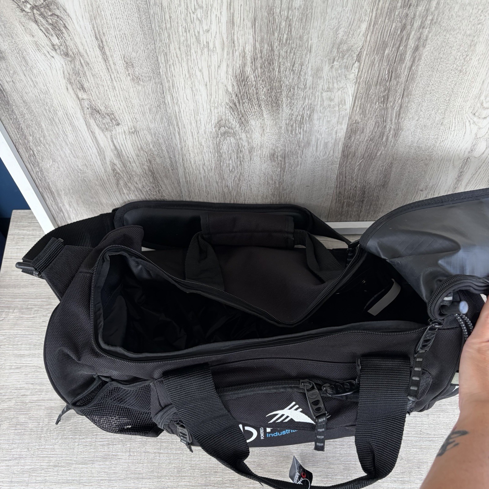 High Sierra Switch Blade industrial duffle Camera bag Black New Equipment gym