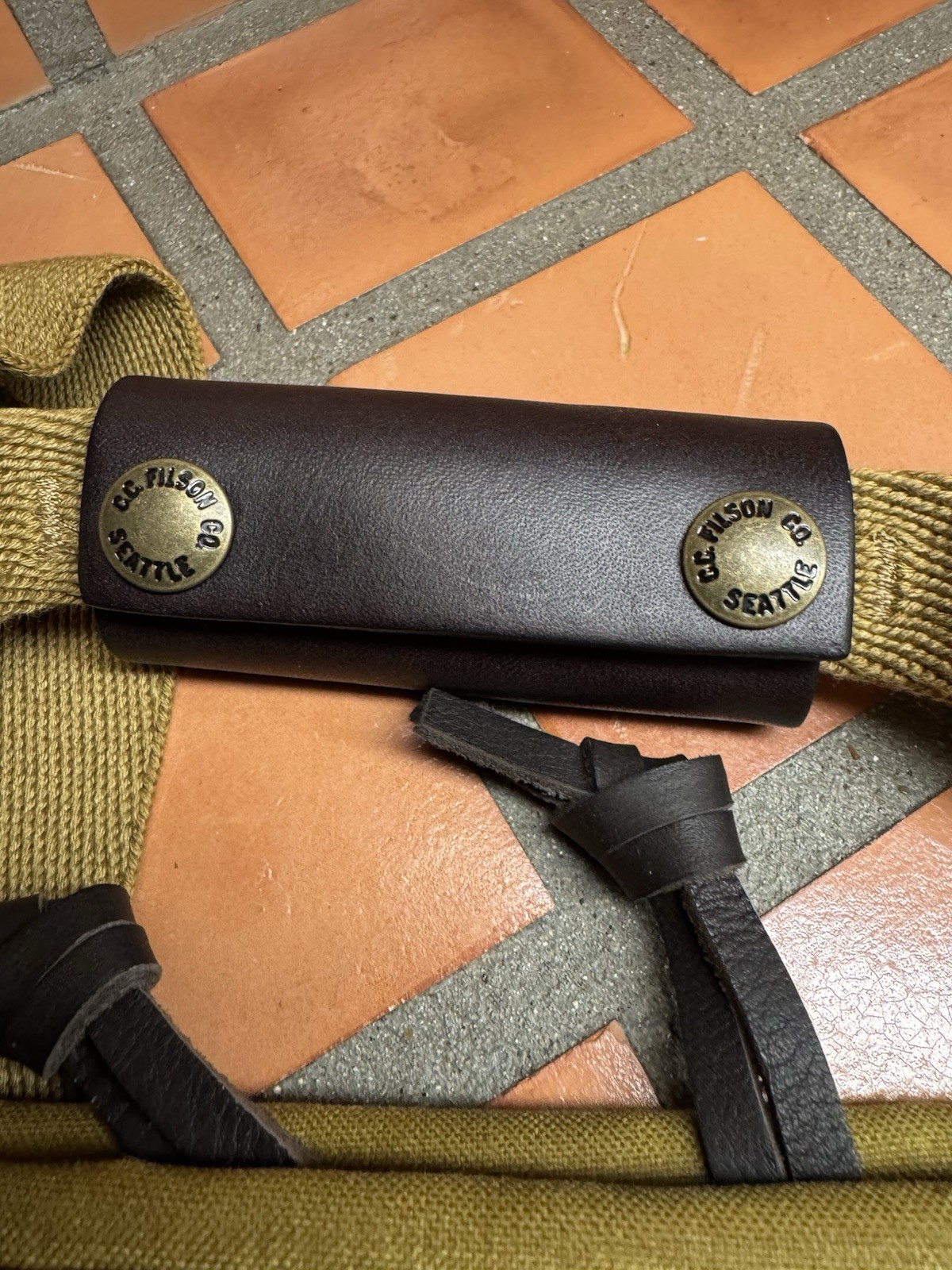 Filson Tin Cloth Small Duffle Bag Dark Tan NWT 20% Off MSRP 33L, 18L x 11W x 10H