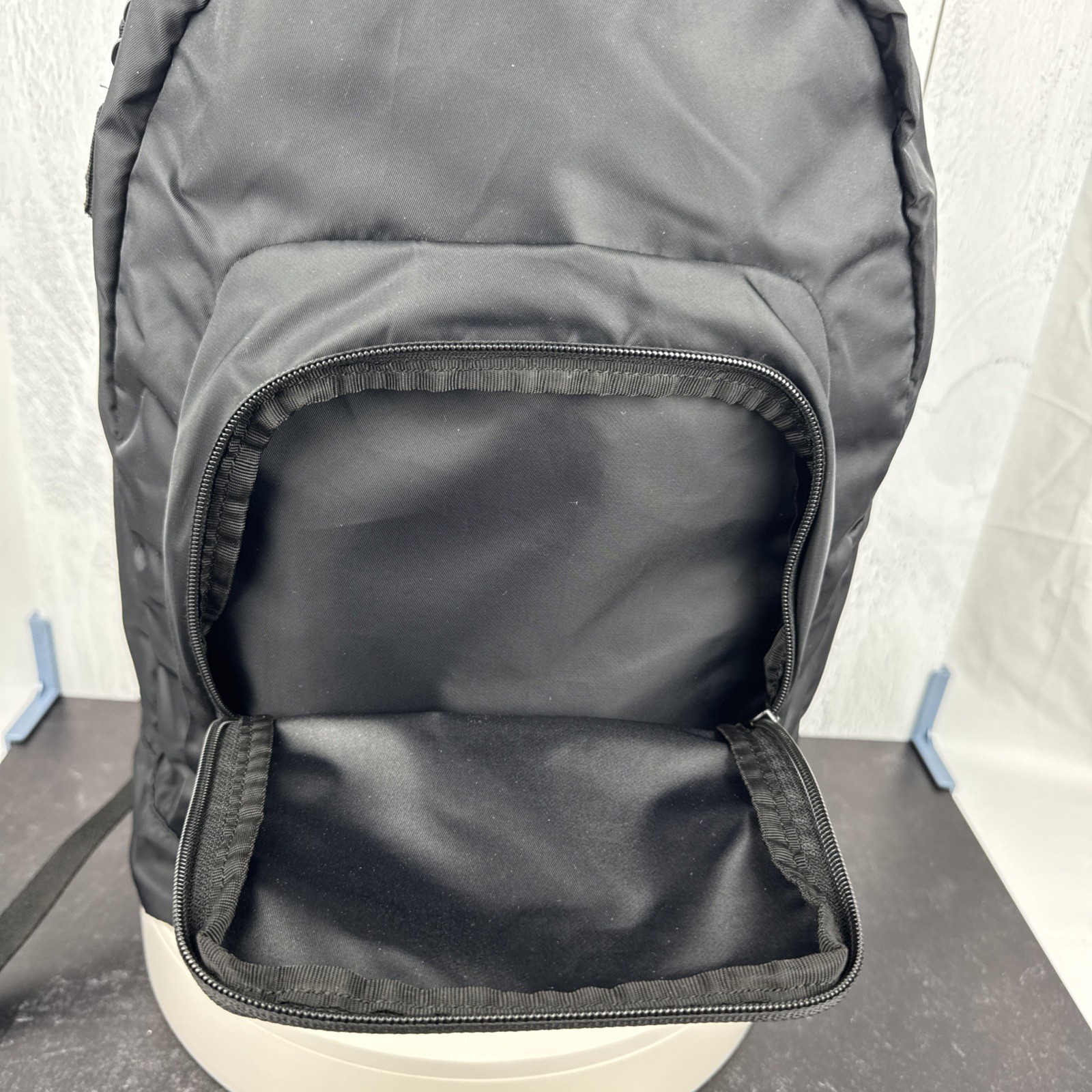 Oakley 23L Sport Backpack Black Nylon Durable Travel School Bag FOS901071 NWT