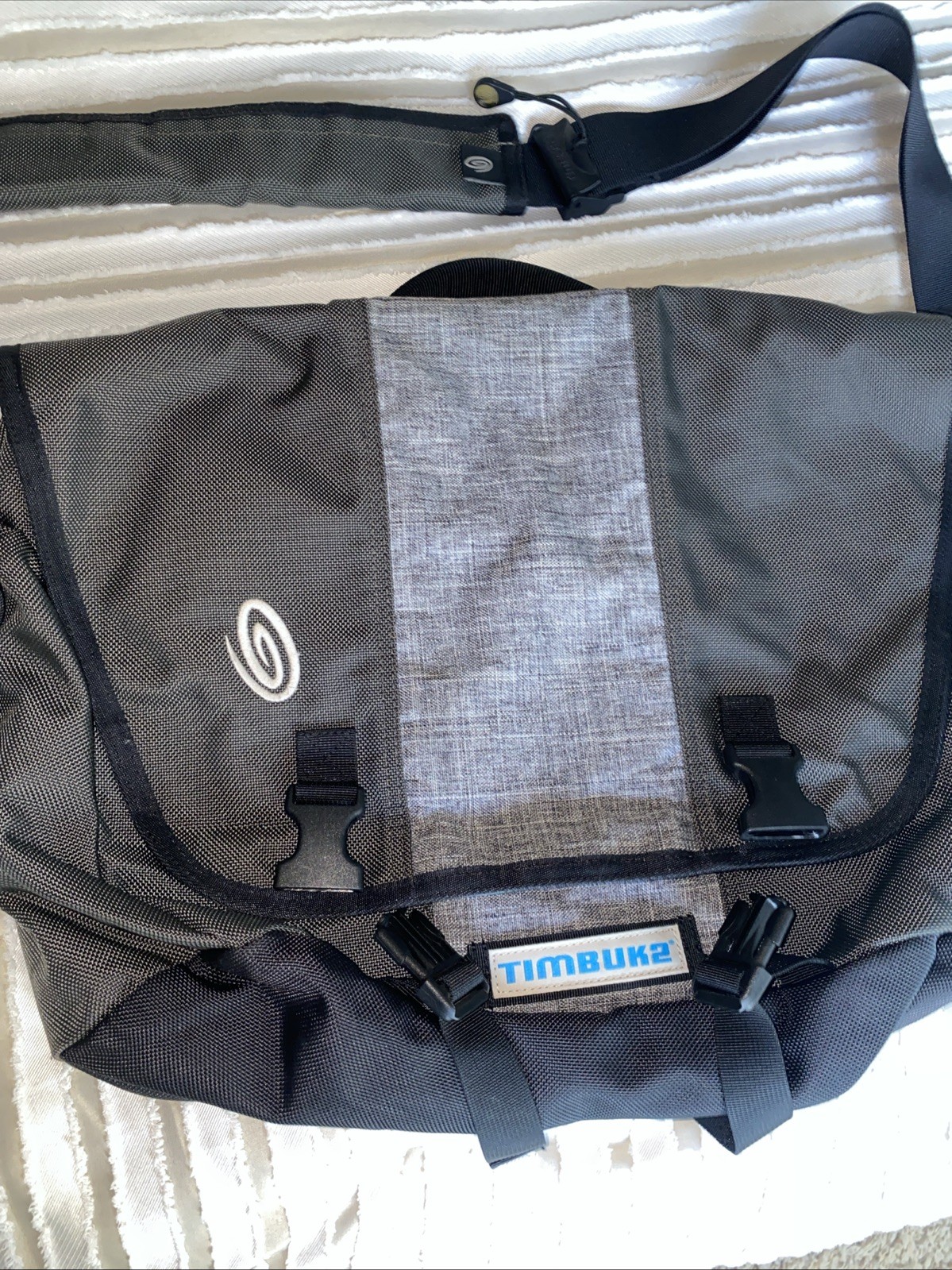 Timbuk2 Classic Laptop Messenger Bag Two-Tone Gray crossbody luggage travel