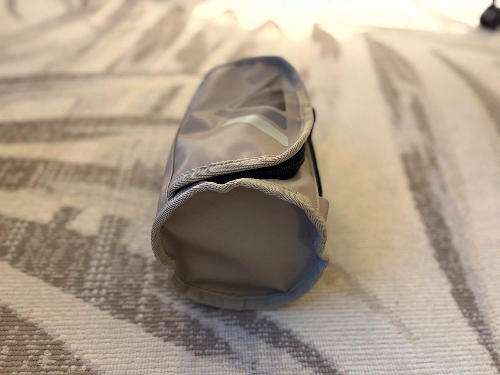 Superdry – Tarp Wash Mini Bag (Grey)