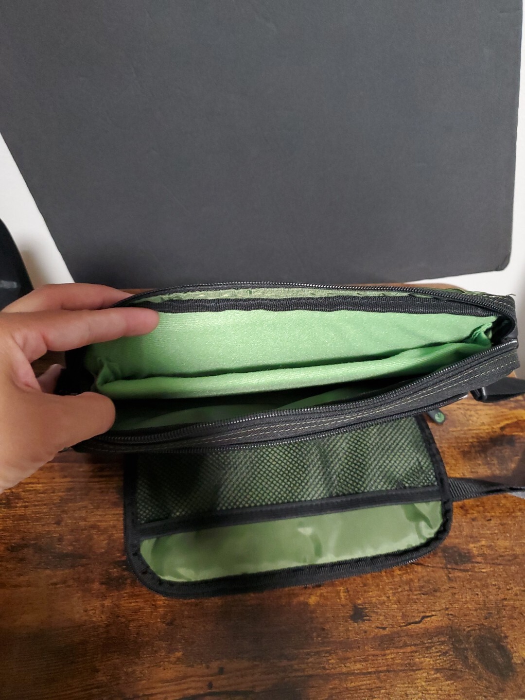 Targus Shoulder Bag Ecosmart Black, Soft Lined Compartment, Medium 11 x 9 in.