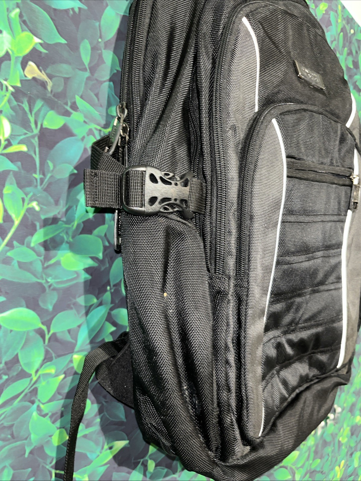 Kenneth Cole Reaction No Looking Back laptop backpack With defects