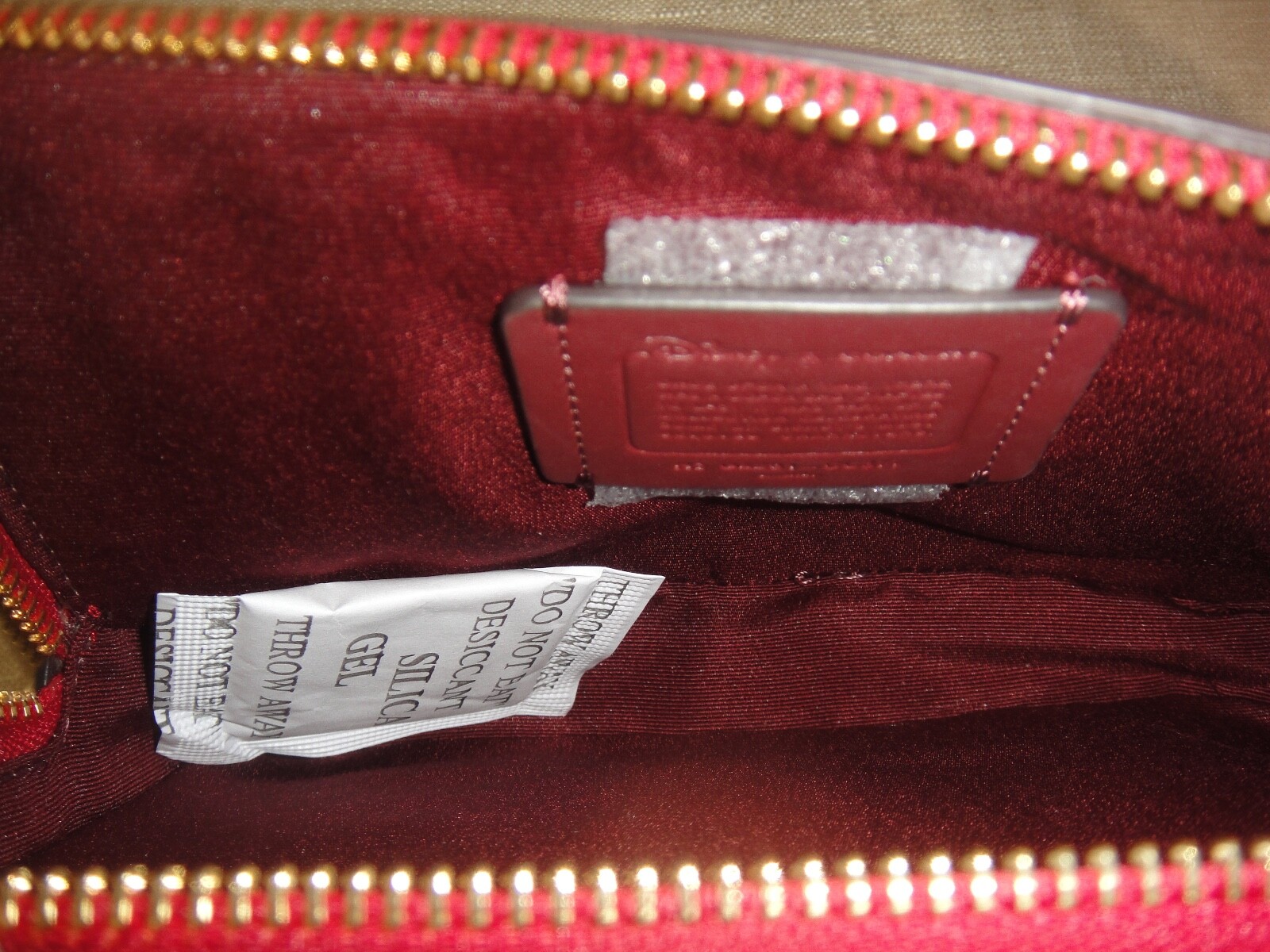 NEW COACH DISNEY CRUELA BOX APPLE MULTI CROSSBODY BAG.$398.00.MSRP 100%Authentic
