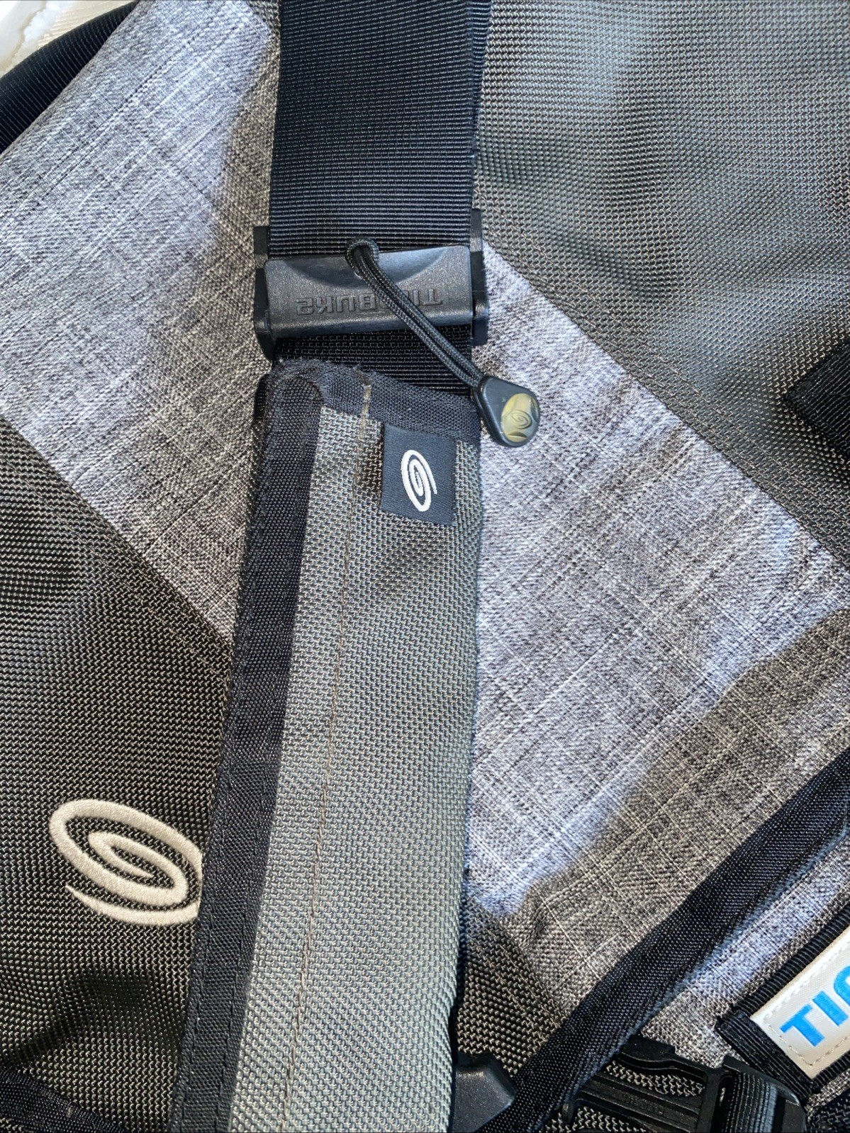 Timbuk2 Classic Laptop Messenger Bag Two-Tone Gray crossbody luggage travel