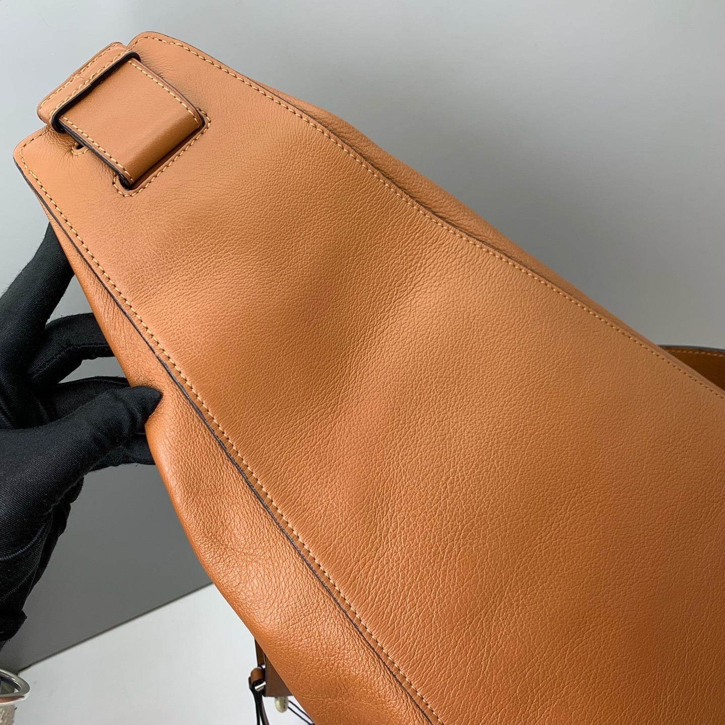 Loewe Pre-Owned Authentic Crossbody Brown Leather 44x28x22cm