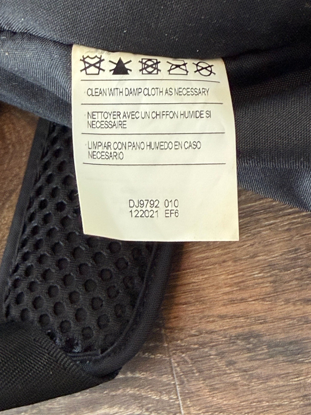 Nike Sportswear Essentials Messenger Bag 15L Black Ironstone DJ9792-010