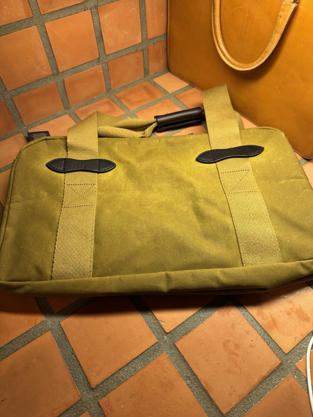 Filson Tin Cloth Small Duffle Bag Dark Tan NWT 20% Off MSRP 33L, 18L x 11W x 10H