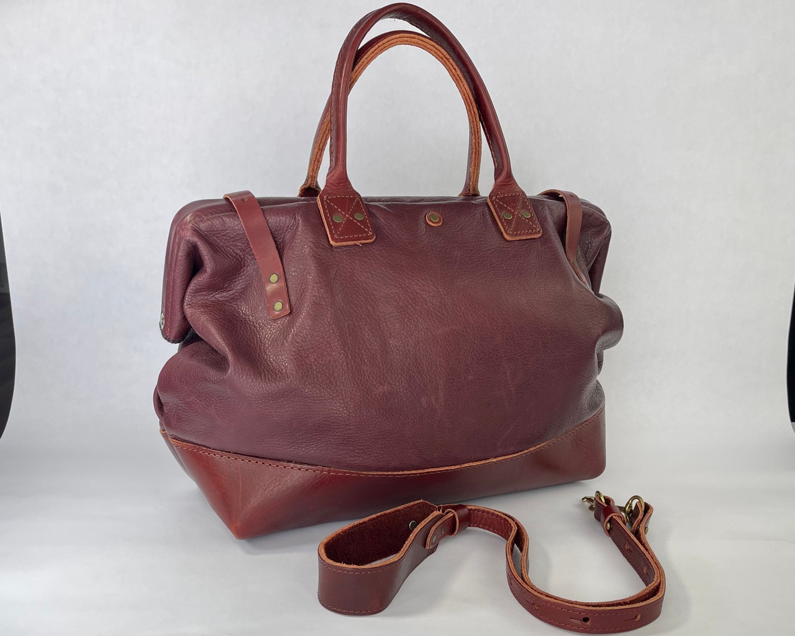 Billykirk No 165 Medium burgundy leather carryall weekender overnight duffle bag