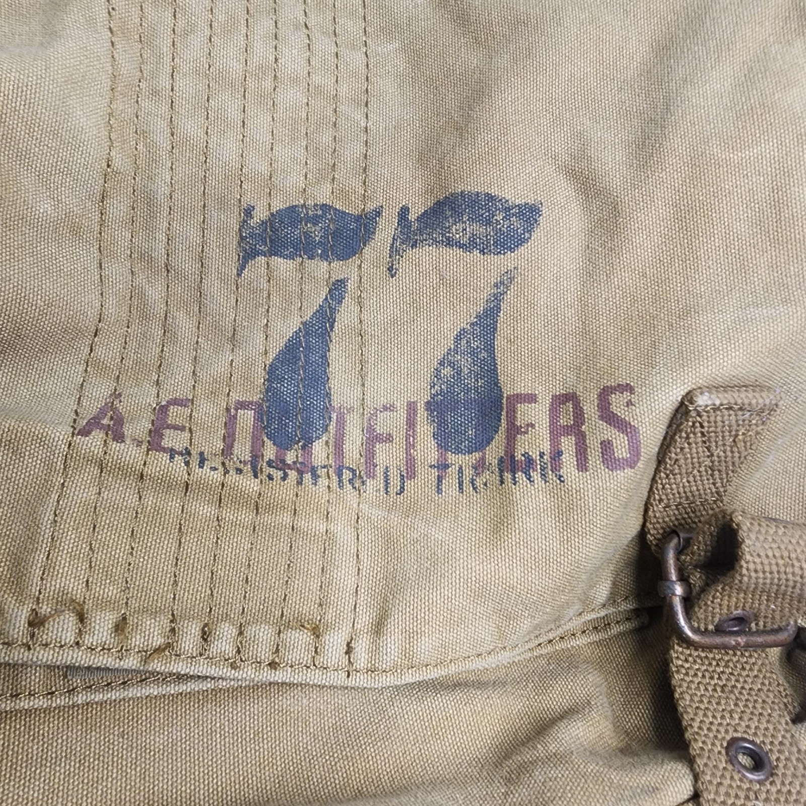Vtg American Eagle Outfitters AEO Khaki Canvas Crossbody Messenger w/Bag 77 Logo